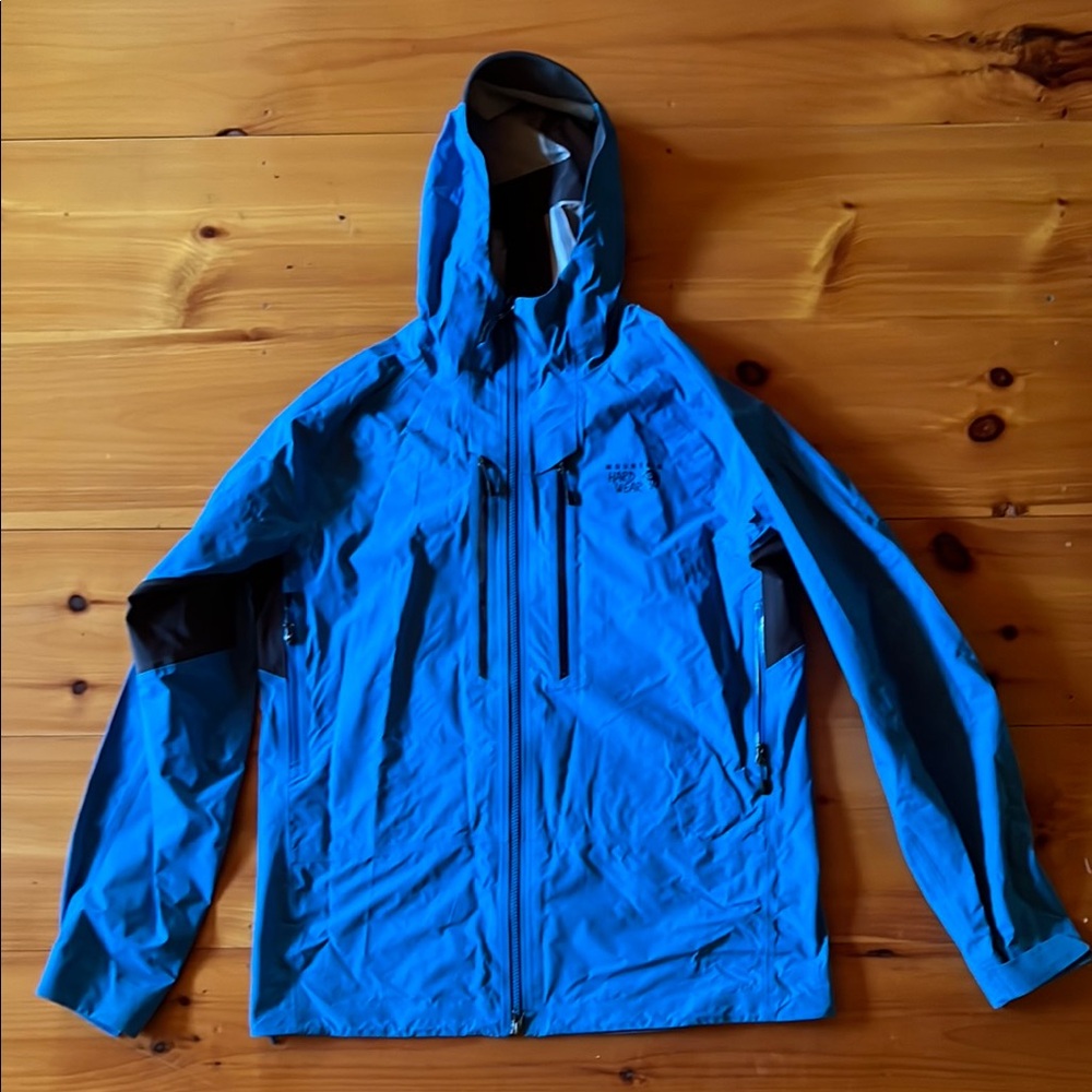Mountain Hardwear Blue Raincoat with Hood and Weather-Resistant Material